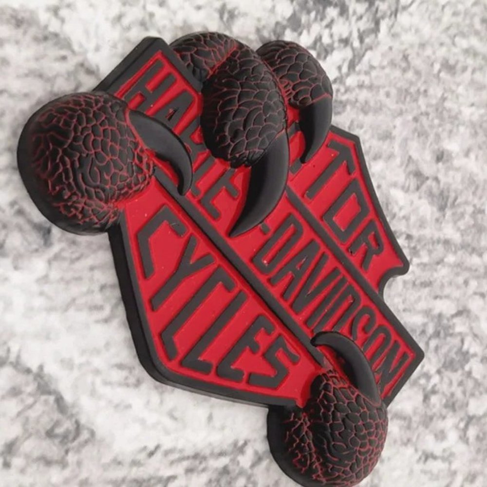 Classic Black Red 3"x2" Harley-Davidson Bar & Shield Claw Metal Decal